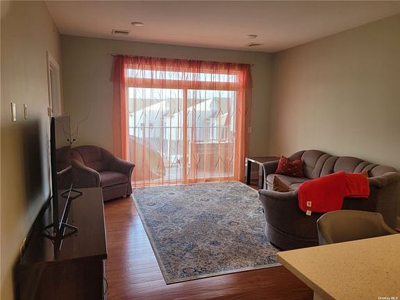 5th image of 632 Marina Pointe Dr