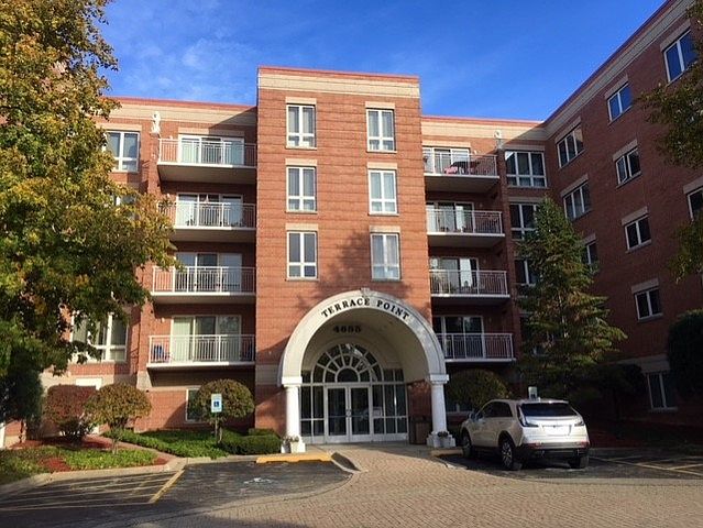 2nd image of 4655 N Cumberland Ave APT 304