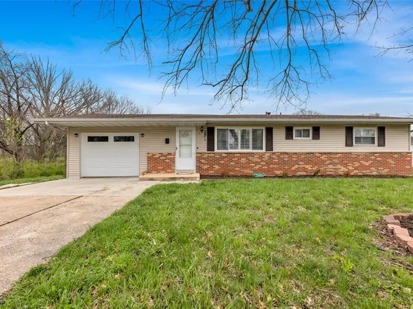 511 Sunset Ln, O'Fallon, MO 63366