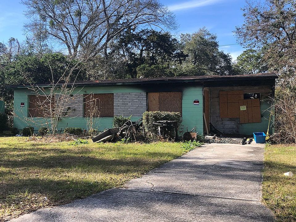 1st image of 2618 NE 11th St