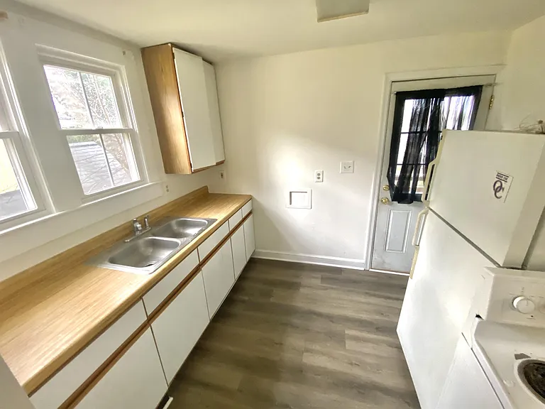 625 Wolfe St #2 — Photo 4