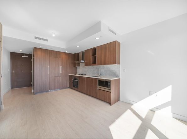 1768 Cook St #1517, Vancouver, BC V5Y 0N3