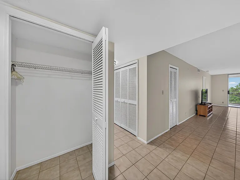 3503 Oaks Way #505 — Photo 2