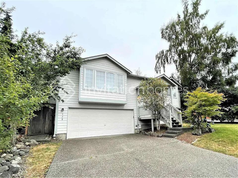 928 58th Pl SW