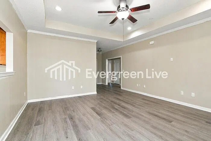 3 bed, 2.0 bath, 1457 sqft, $1,645 — Photo 2