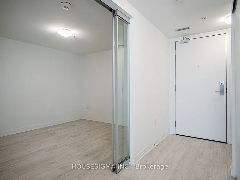 408 Brown Ct #212 — Photo 7