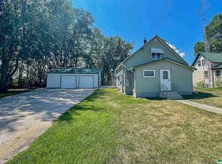 814 Henrietta Ave, Palmer, IA 50571