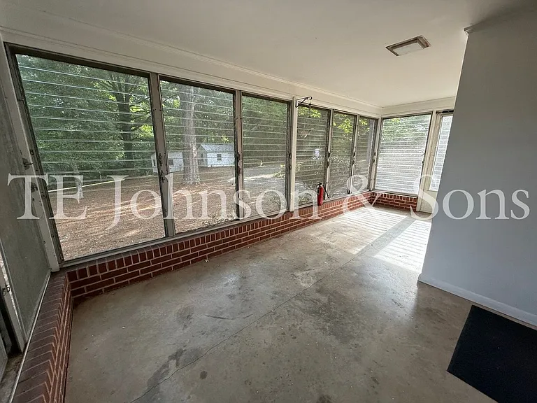 5535 Robinhood Rd — Photo 38