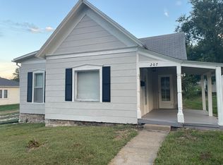 207 E Sheridan St, Macon, MO 63552