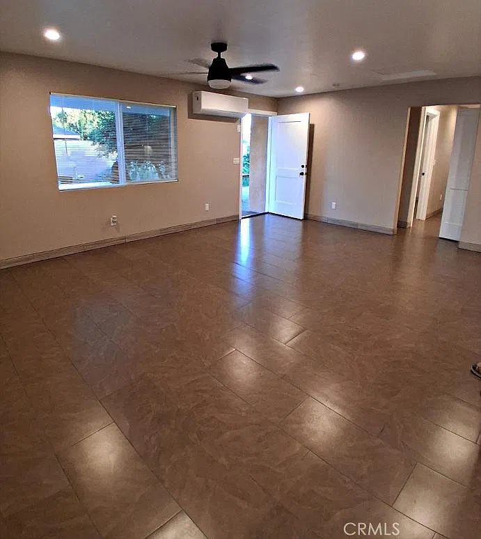 2 bed, 960 sqft, $2,300 — Photo 2
