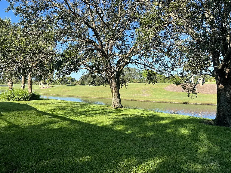 180 Barbados Dr — Photo 13