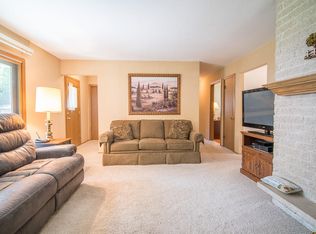 14705 W Rogers Dr, New Berlin, WI 53151