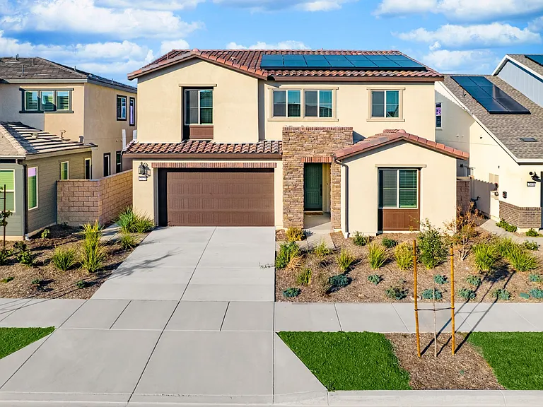 2675 E Harlow Ln — Photo 3