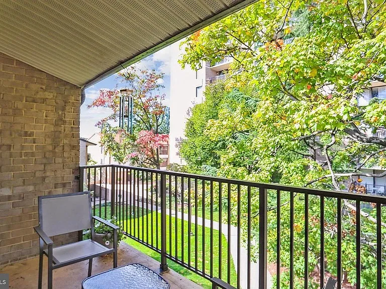 10 Monroe St #302 — Photo 22