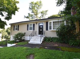 92 Mueller Dr, Hamden, CT 06514