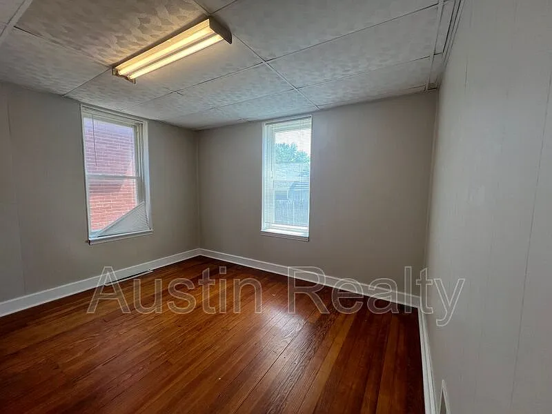 2 bed, 1.0 bath, $1,095 — Photo 4