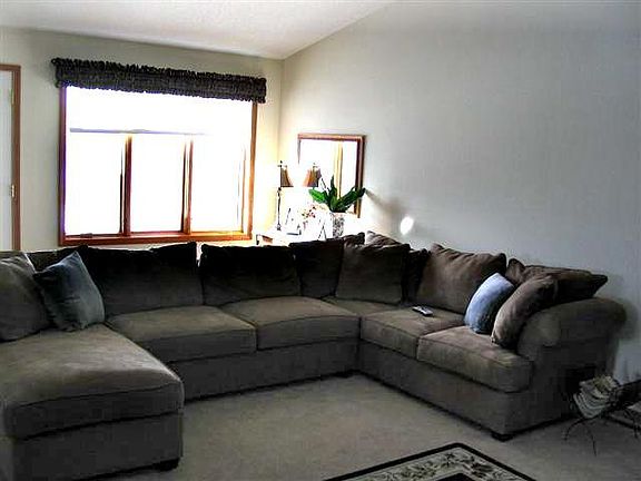 3rd image of 406 Crestwood Ct SE