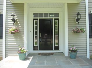 7 Rock Ridge Ct, New Fairfield, CT 06812