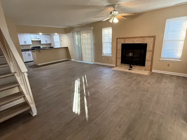 129 Castilian Dr, Virginia Beach, VA 23462