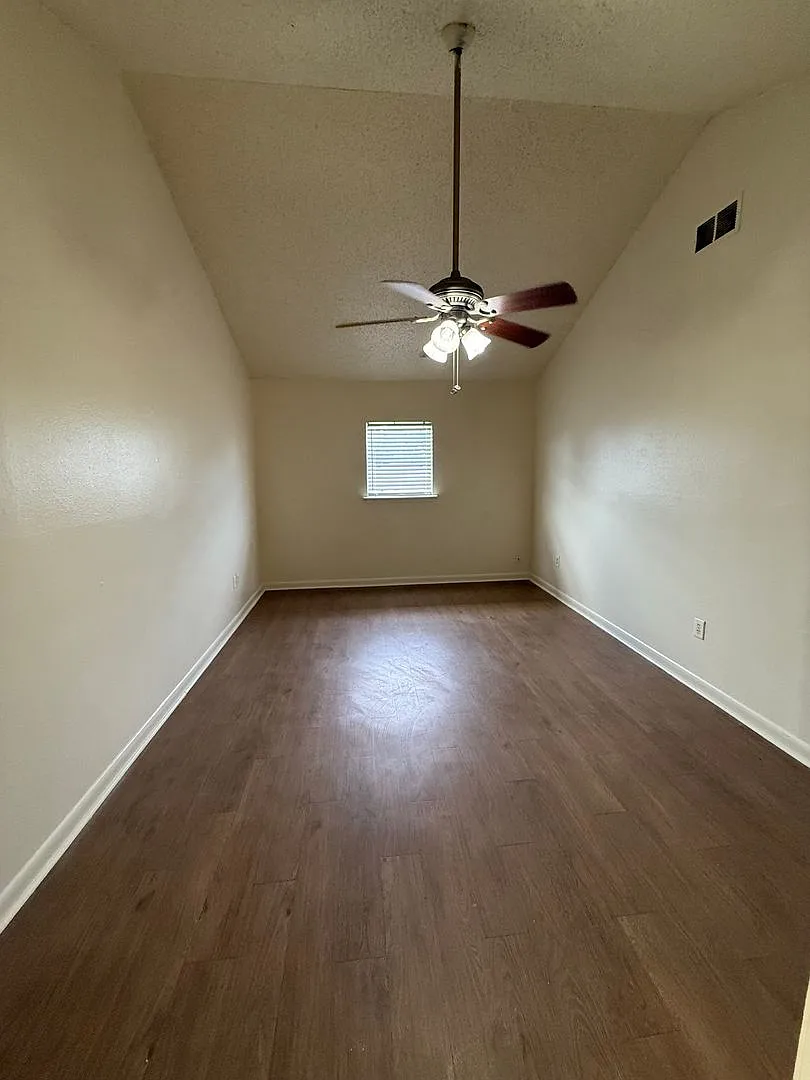 G4 9018 Gsri Ave. — Photo 4