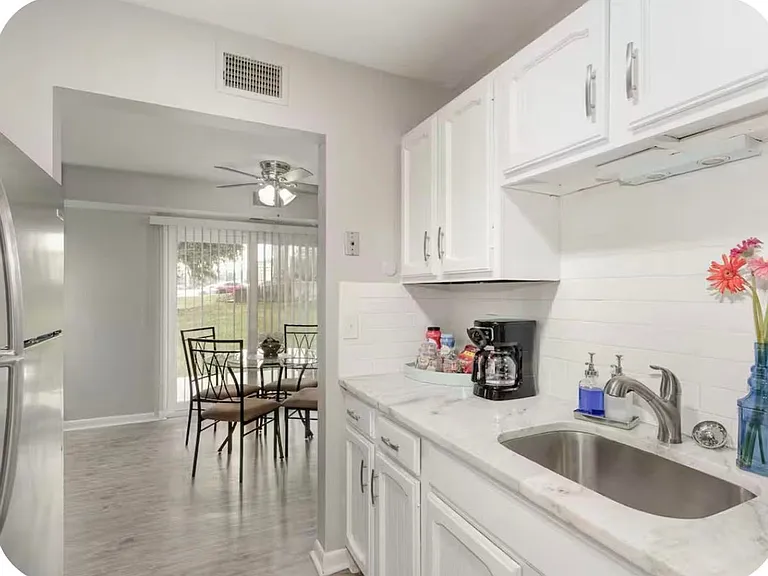 556 Allison Dr — Photo 7
