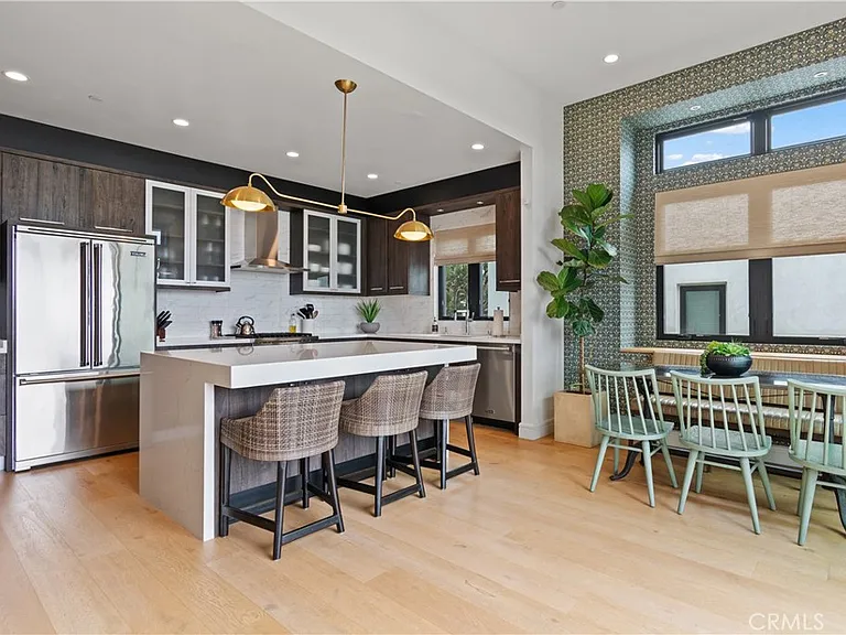 802 Bard St — Photo 2