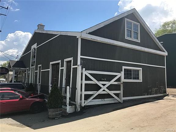 3rd image of 211 Railroad Ave
