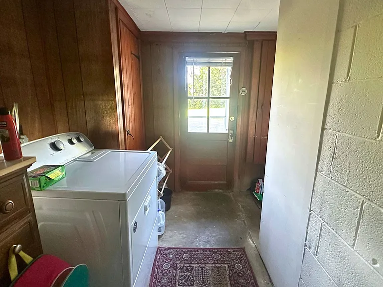 1404 E Newport Rd — Photo 13