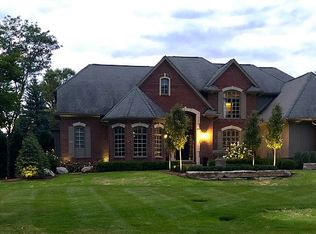 5860 Pine Aire Ct, Rochester, MI 48306