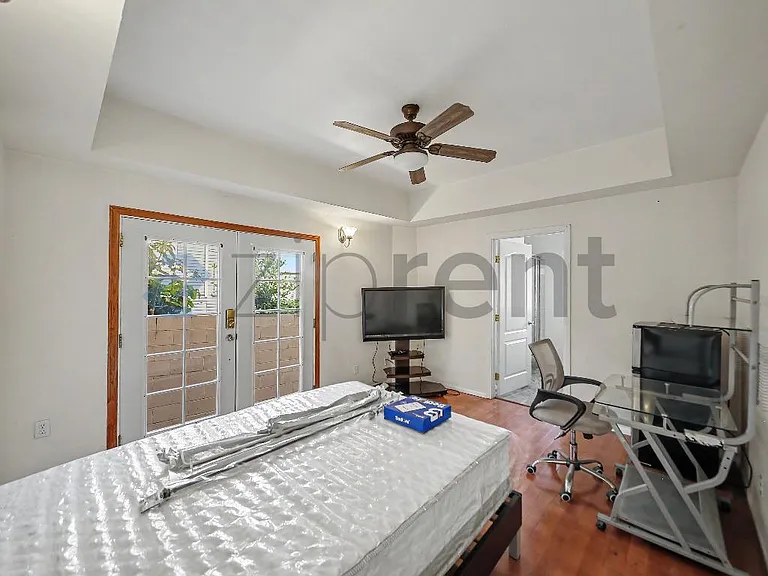 233 S Benton Way — Photo 20