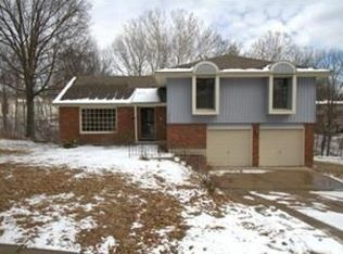 5217 N Central St, Kansas City, MO 64118