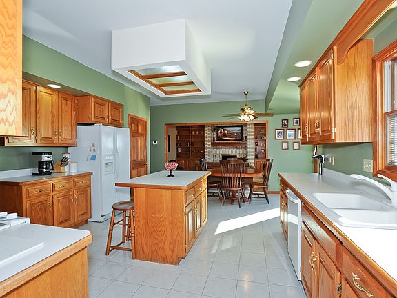 3rd image of 12 Ashwood Ct