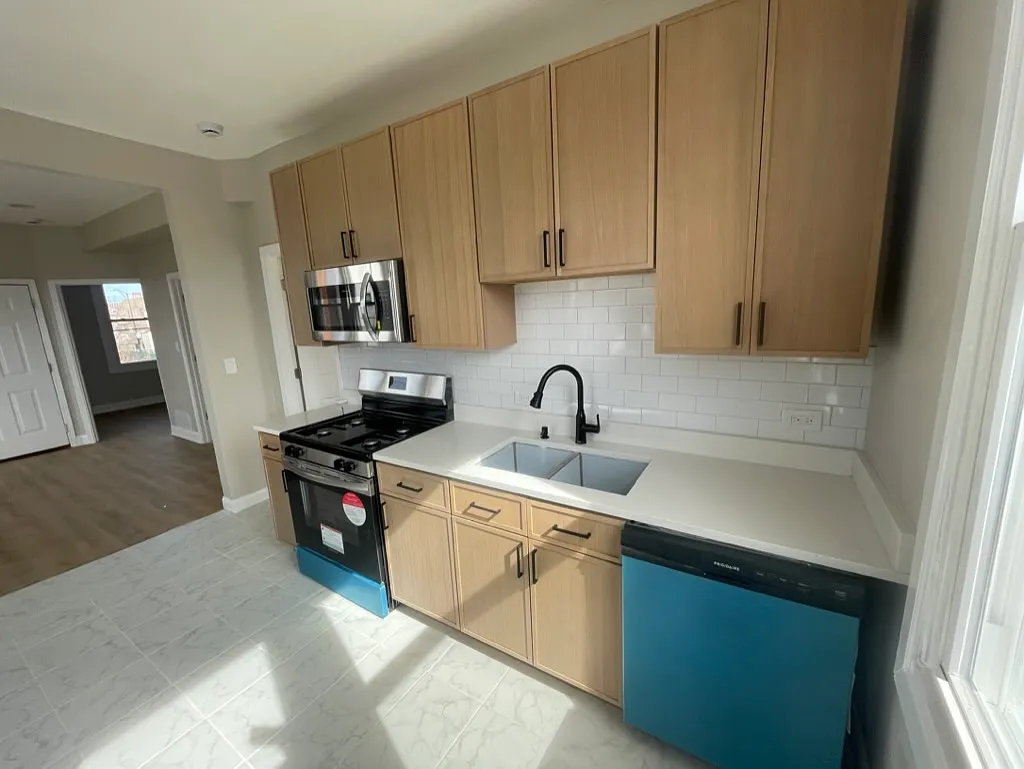 2 bed, 750 sqft, $1,850 — Photo 1