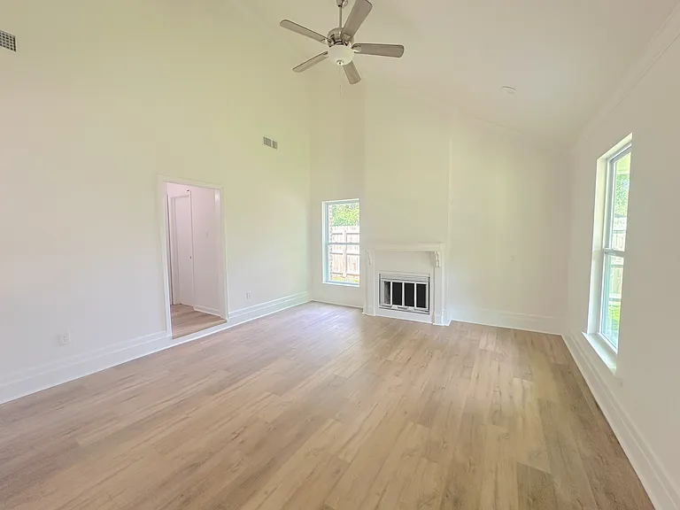 17235 Terrance Ave — Photo 4