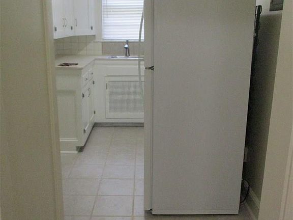 4th image of 207 Northeast Blvd APT 1