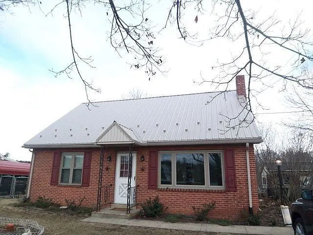 2701 Spring Rd photo 1