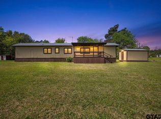 2375 Clinton Dr, Chandler, TX 75758