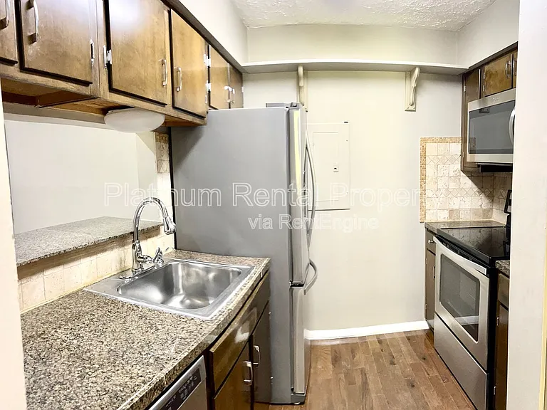 1555 Terrell Mill Pl SE #E — Photo 9