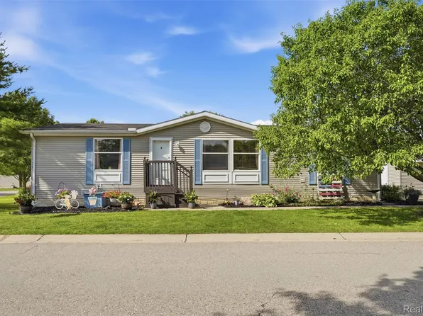 4729 Turtle Creek Dr, Howell, MI 48843