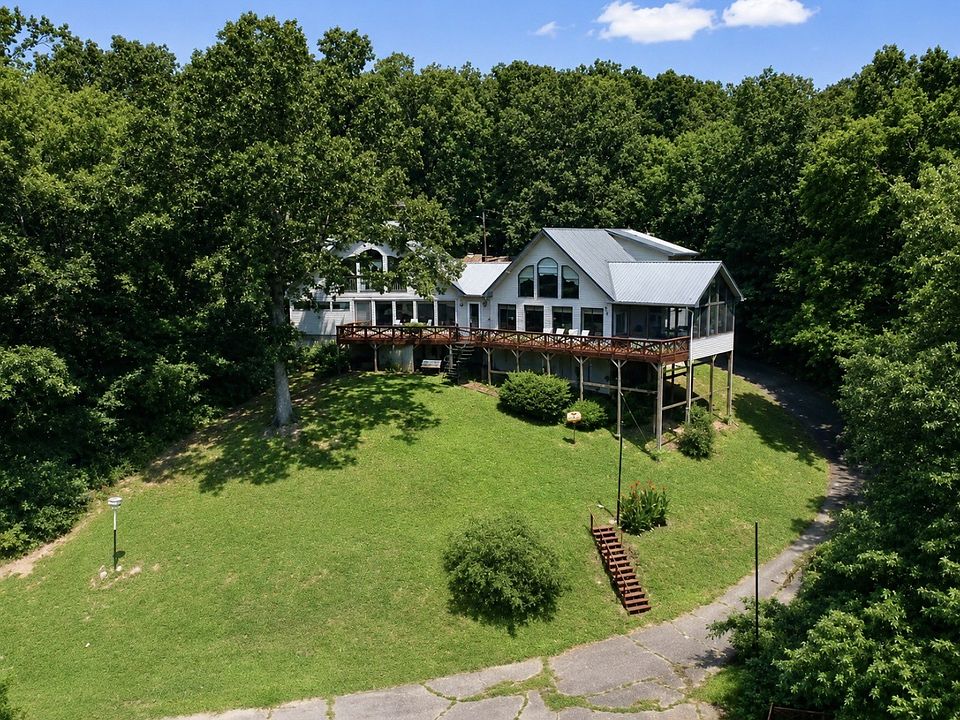 1st image of 421 Bluff Point Ln