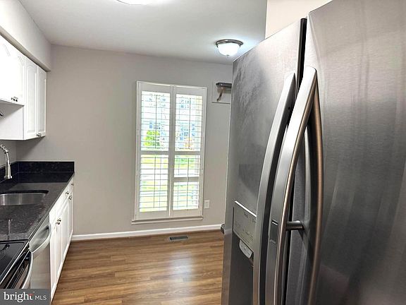 3rd image of 10542 Reeds Landing Cir