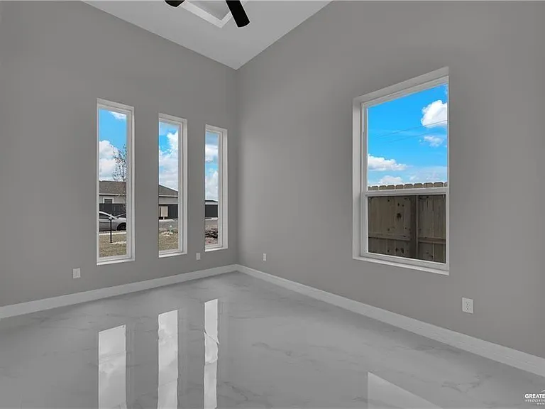 1305 W Oscar St — Photo 9