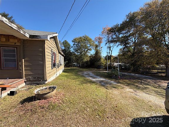 5th image of 517 Peru Rd