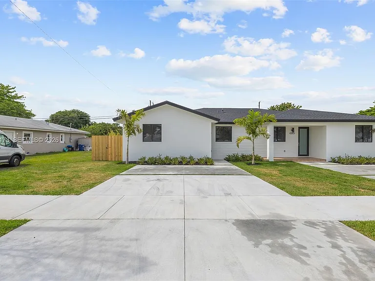 11086 SW 219th St — Photo 3