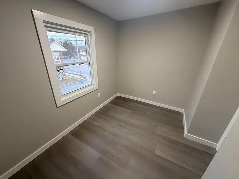 610 Broadway — Photo 12