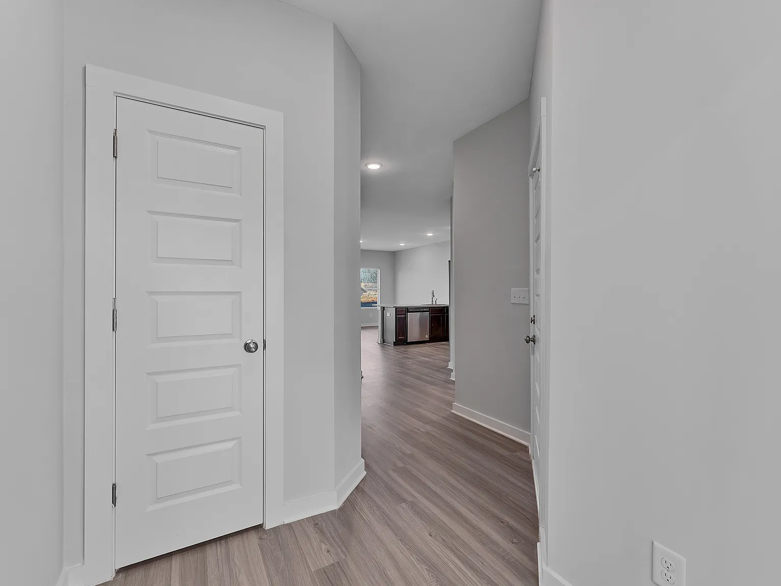 4 bed, 2.5 bath, 2047 sqft, $1,850 — Photo 3