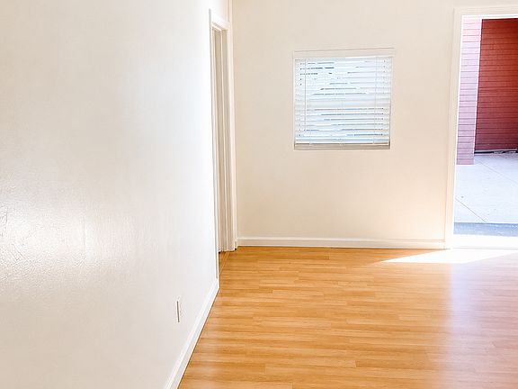 5th image of 1357 Rosecrans St APT B