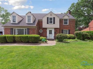 2829 Pembroke Rd, Ottawa Hills, OH 43606