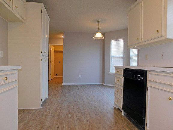 3rd image of 2206 95th St
