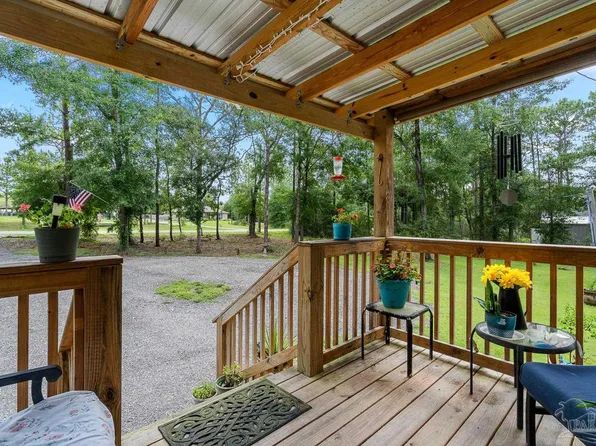 9997 American Farms Rd, Milton, FL 32583